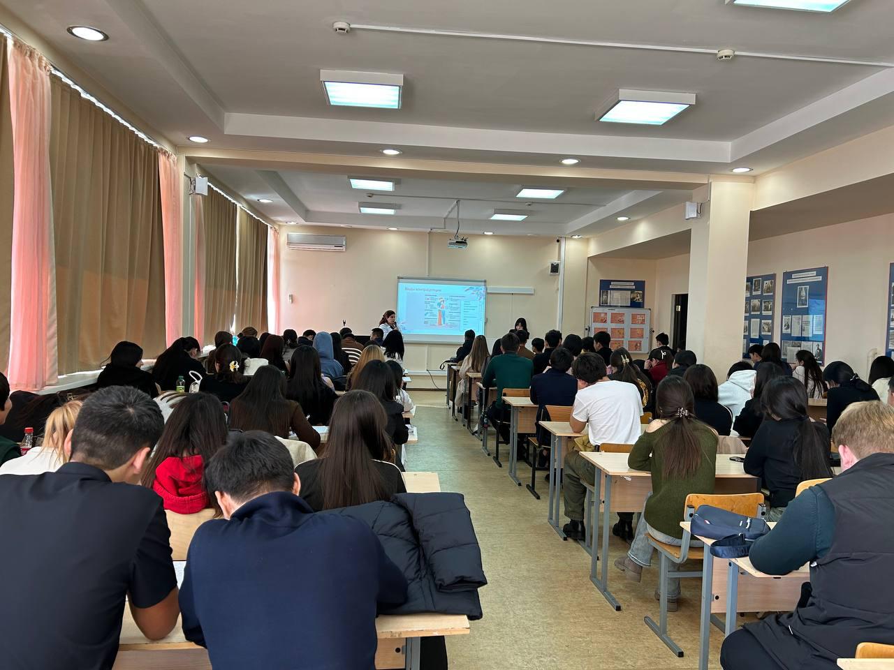 В Университете Омир провели лекцию на тему:”Ранняя нежелательная беременность,последствия и доступные медицинские услуги”
