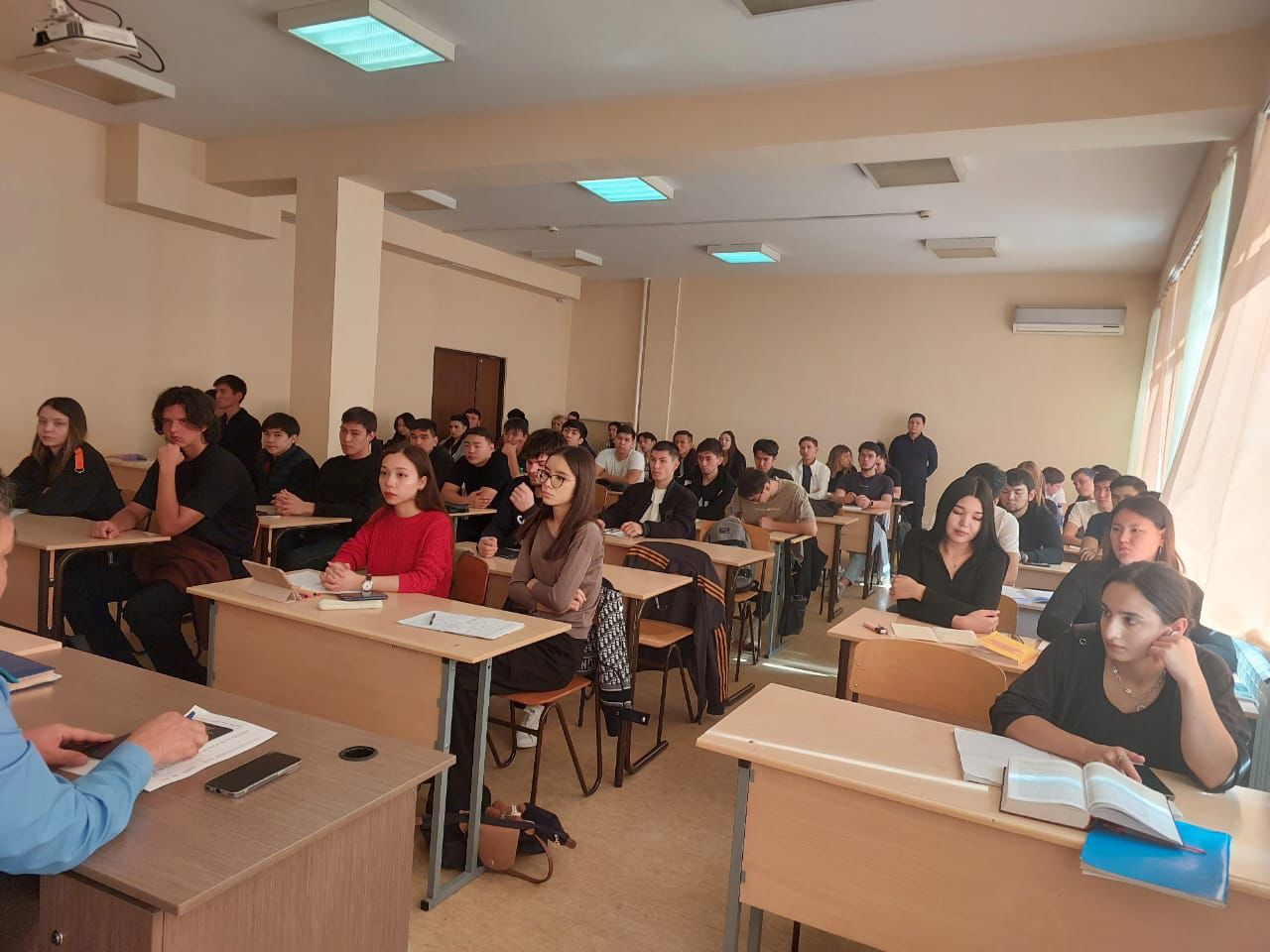 Лекция по правовому просвещению в Университете Омир