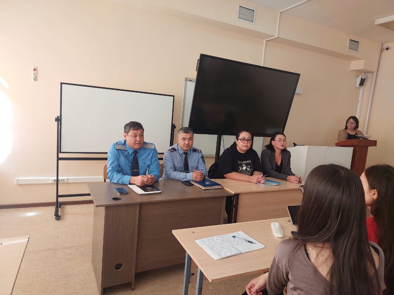 Лекция по правовому просвещению в Университете Омир