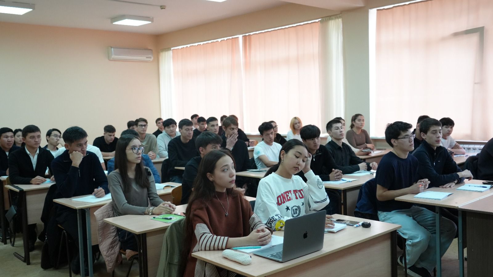 В Университете Омир прошла встреча студентов с представителями Департамента КПСиСУ ГП РК по г. Алматы