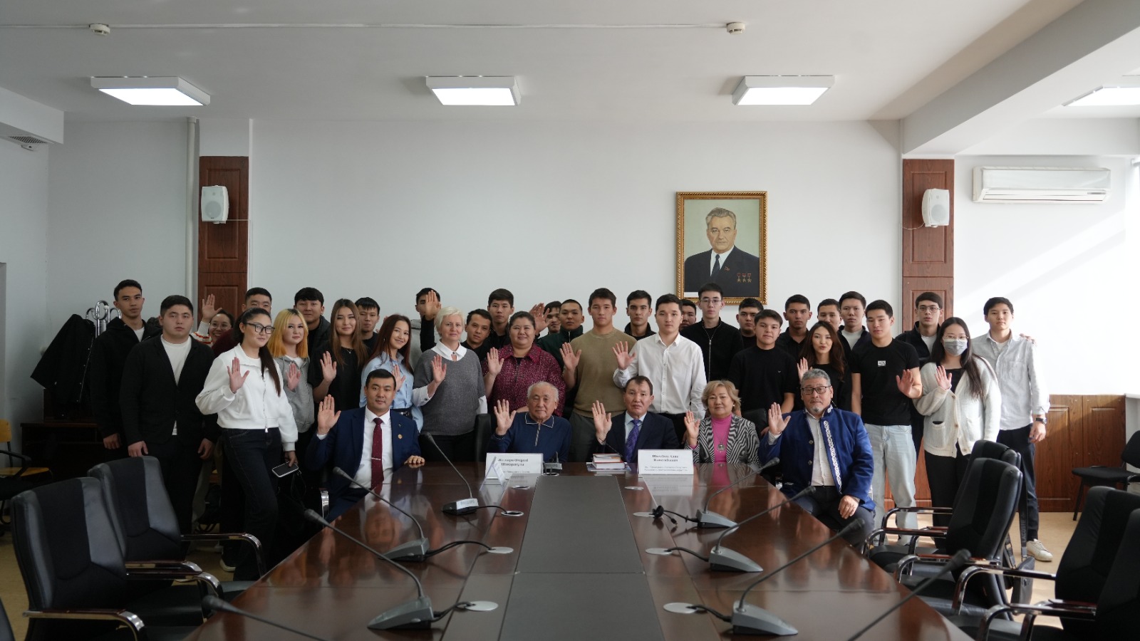 Университете Омир 12 ноября 2025 года состоялась гостевая лекция бывшего председателя Агентства Республики Казахстан по противодействию коррупции.