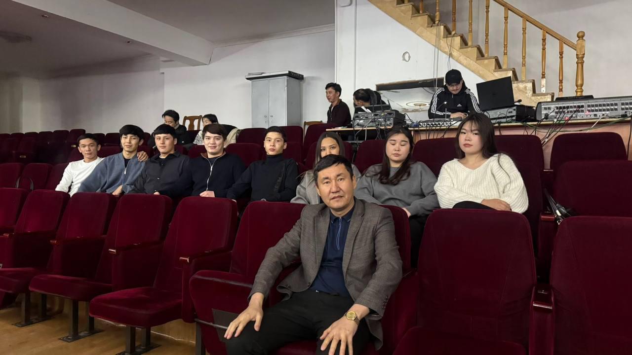 Студенты Университета Омир посетили спектакль «Кара».