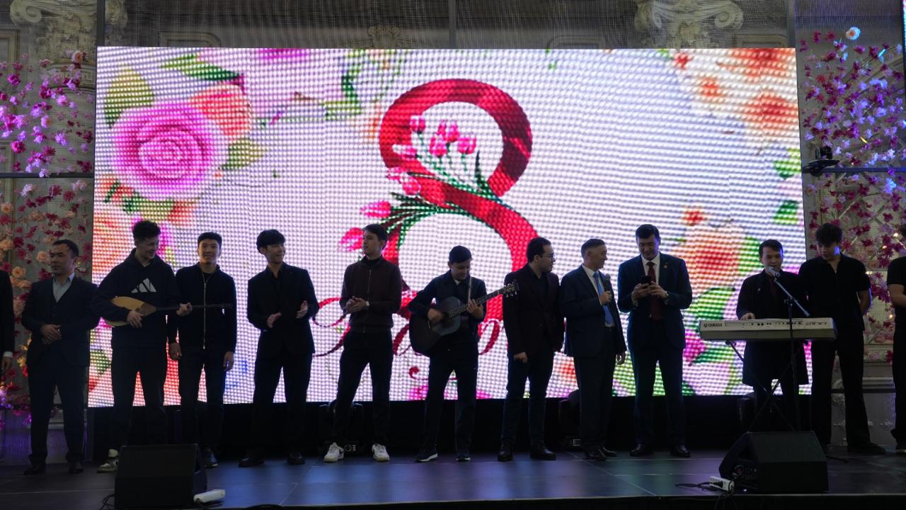 В Университете Омир прошёл праздничный вечер «Мир красавиц».