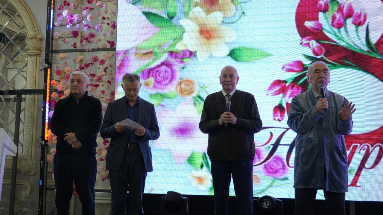 В Университете Омир прошёл праздничный вечер «Мир красавиц».