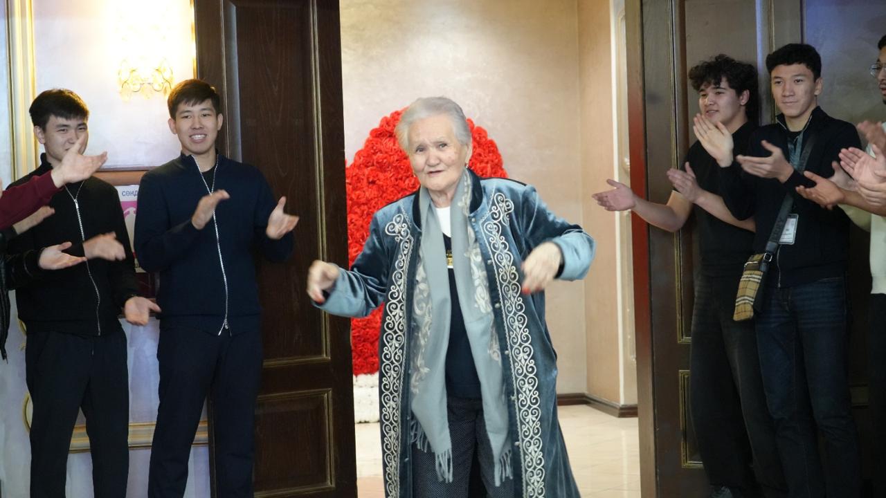 В Университете Омир прошёл праздничный вечер «Мир красавиц».
