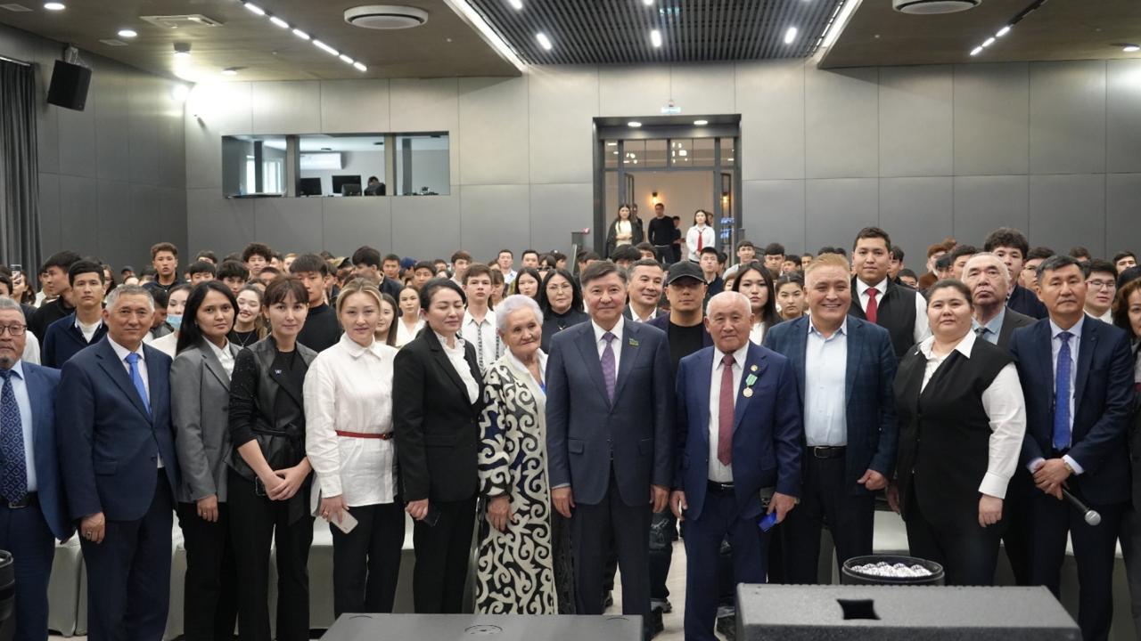 22 апреля 2026 года в Университет Омир состоялась гостевая лекция с участием Заместителя Председателя Сената Парламента Республики Казахстан Жақып Асанов.