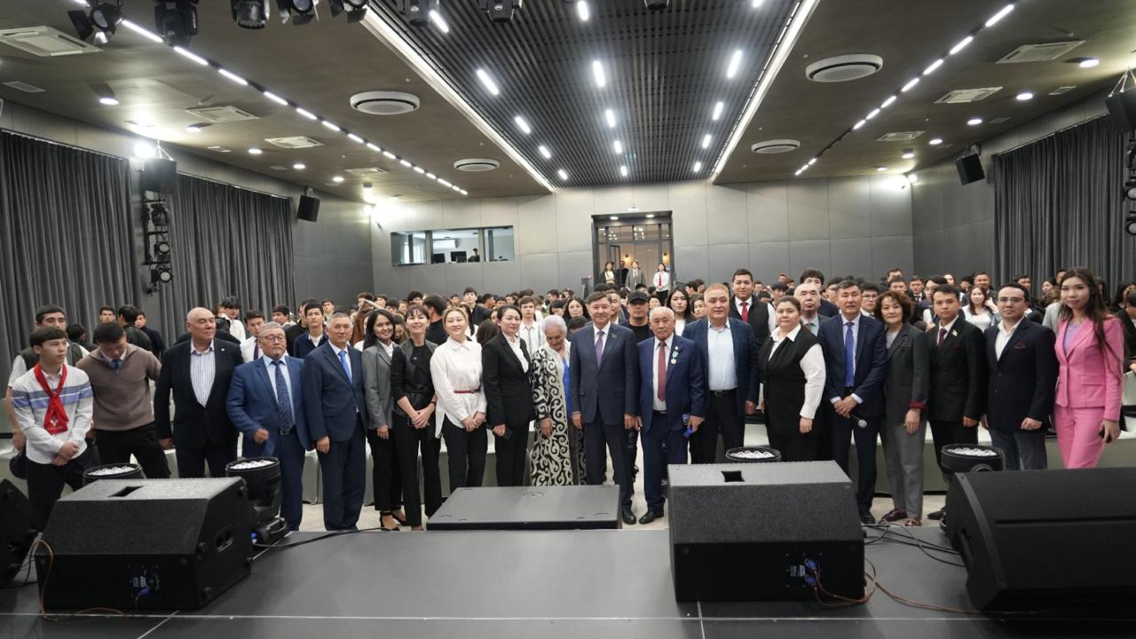 22 апреля 2026 года в Университет Омир состоялась гостевая лекция с участием Заместителя Председателя Сената Парламента Республики Казахстан Жақып Асанов.