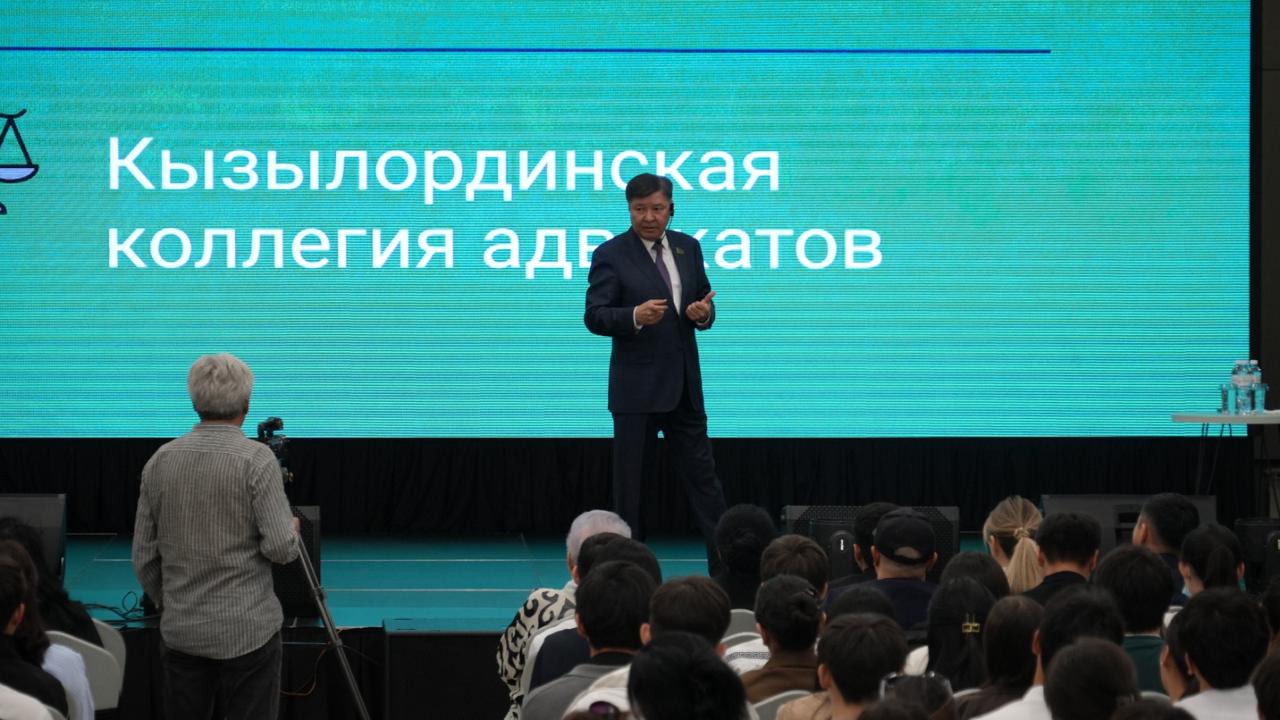 22 апреля 2026 года в Университет Омир состоялась гостевая лекция с участием Заместителя Председателя Сената Парламента Республики Казахстан Жақып Асанов.