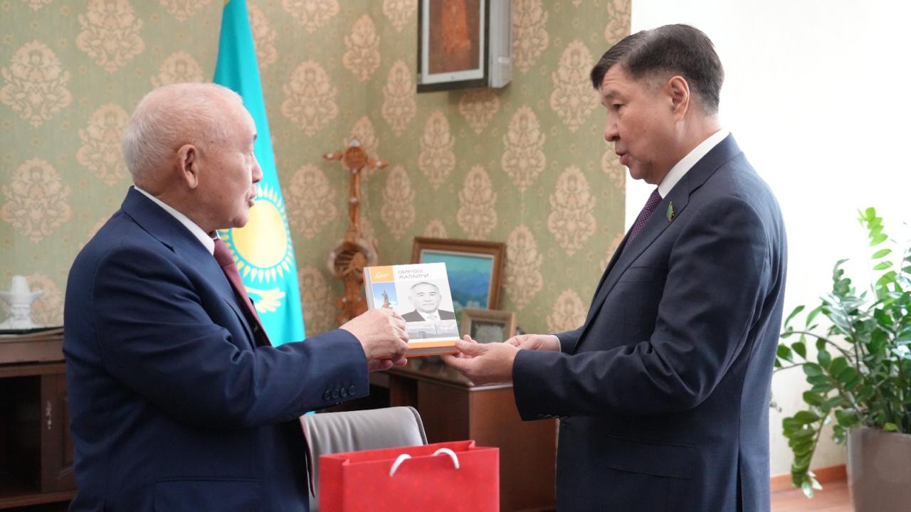 22 апреля 2026 года в Университет Омир состоялась гостевая лекция с участием Заместителя Председателя Сената Парламента Республики Казахстан Жақып Асанов.