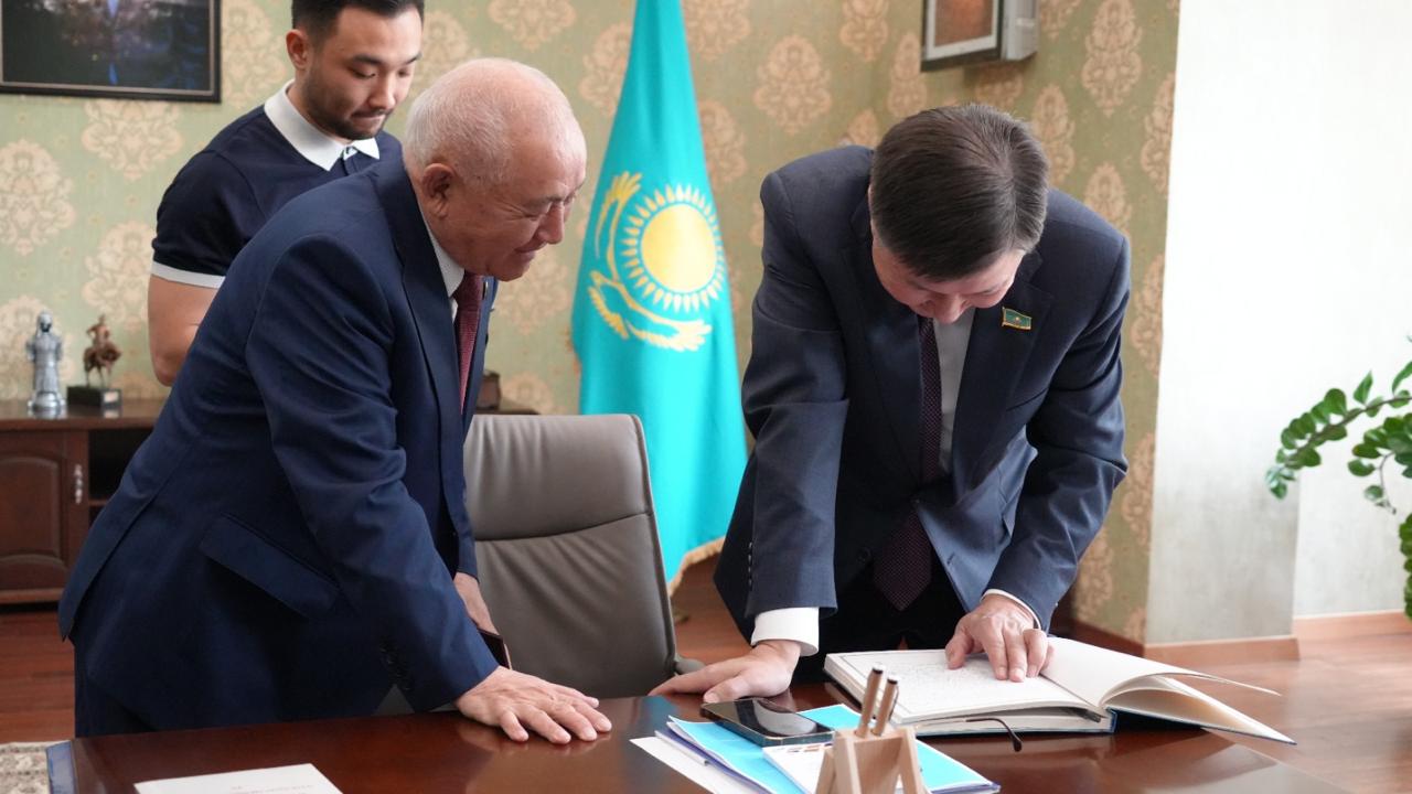 22 апреля 2026 года в Университет Омир состоялась гостевая лекция с участием Заместителя Председателя Сената Парламента Республики Казахстан Жақып Асанов.